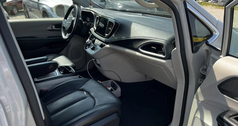 Chrysler Pacifica cena 179000 przebieg: 86000, rok produkcji 2021 z Łaszczów małe 781